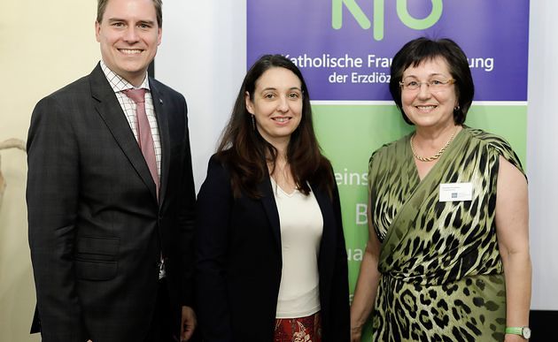 Bundesministerin Stilling bei Er?ffnung der Sommerstudientagung / Andy Wenzel Am 9. Juli 2019 nahm Bundesministerin Ines Stilling (m.) an der Er?ffnung der Sommerstudientagung der Katholischen Frauenbewegung ?sterreich teil.